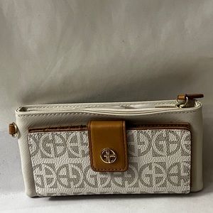 Giani Bernini Wristlet clutch wallet
